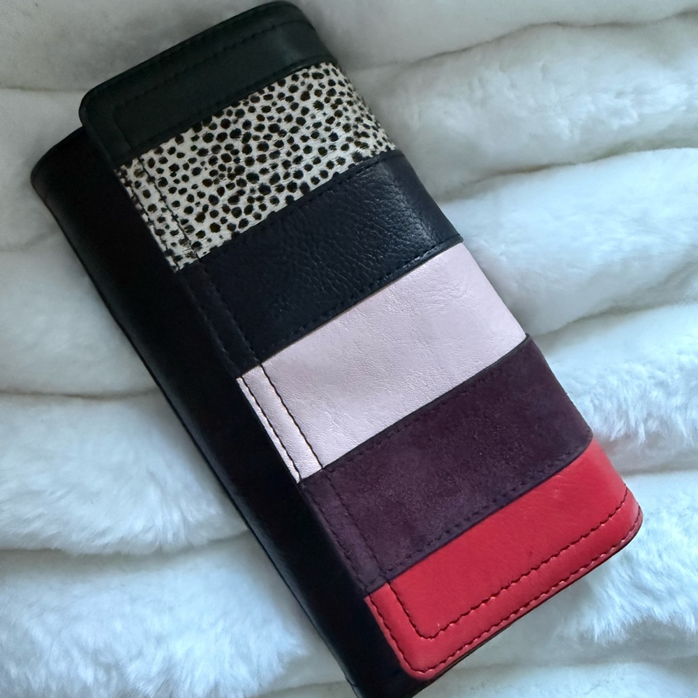 Fossil LOGAN RFID flap clutch / Black Leather Wallet with multi stripe